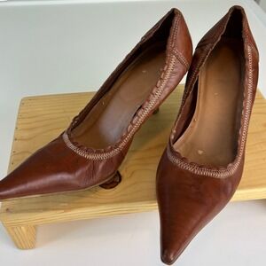Schutz Brown Leather Scalloped Pointed Toe Kitten Heel Pumps Womens Size 7